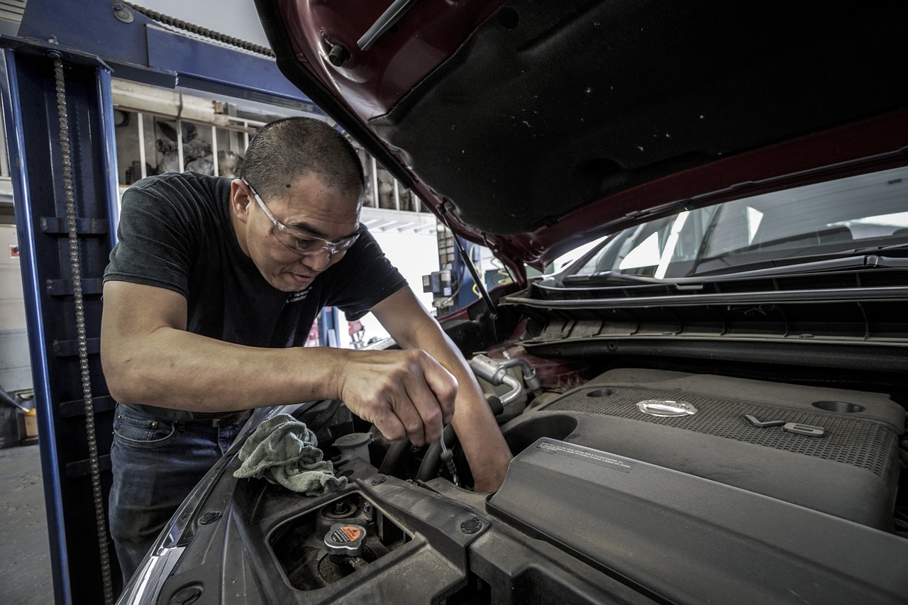Mobile Mechanic keeping costs low